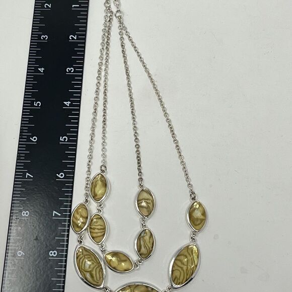 Vintage Gloria Vanderbilt necklace and earring set. - Picture 3 of 10